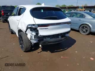 2023 Dodge Hornet GT Plus z VIN ZACNDFBN5P3A03901, wystawiony jako IAAI lot #42264471 z przebiegiem 8 054 mil mil oraz . Historia ofert i sprzedaży dostępna na DreamBid. Obrazek 6.