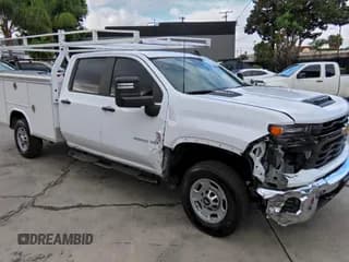✅ 2024 Chevrolet Silverado 1500 • VIN: 1GB4WLE76RF206364 • Лот: 94324235. Опубликован ранее на Copart с пробегом 18 650 миль. Бесплатный доступ к архиву аукционных продаж из США и подробный отчёт об истории автомобиля на DreamBid. Изображение 1.