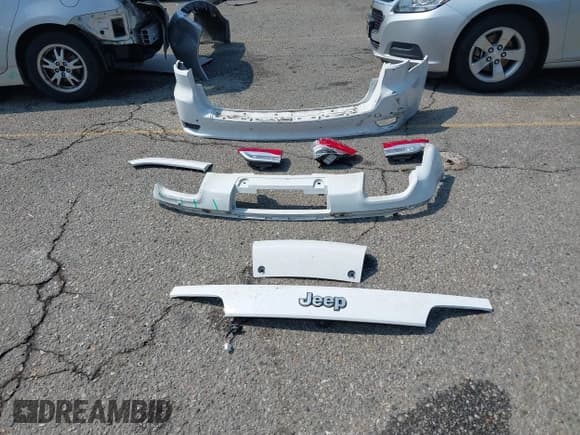 ✅ 2015 Jeep Grand Cherokee Summit • VIN: 1C4RJEJG8FC232253 • Lot: 42725115. Listed on IAAI with 133,600 mi. Free auction sales archive from the USA and detailed vehicle history report at DreamBid. Image 12.