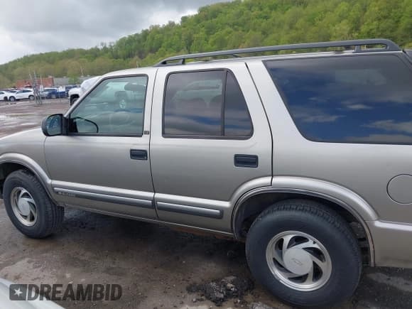 ✅ 2000 Chevrolet Blazer LT • VIN: 1GNDT13W3Y2190611 • Лот: 42113542. Опубликован ранее на IAAI с пробегом 159 890 миль. Бесплатный доступ к архиву аукционных продаж из США и подробный отчёт об истории автомобиля на DreamBid. Изображение 14.