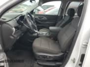 ✅ 2019 Chevrolet Traverse LT Cloth • VIN: 1GNERGKW9KJ281063 • Lot: 74217424. Wystawiony na Copart z przebiegiem Nie podano. Bezpłatny archiwum sprzedaży aukcyjnych z USA i szczegółowy raport historii pojazdu na DreamBid. Zdjęcie 7.