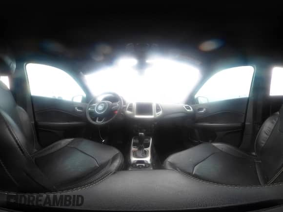 2021 Jeep Compass 80th Anniversary z VIN 3C4NJCEBXMT571406, wystawiony jako IAAI lot #42900251 z przebiegiem 91 891 mil mil oraz . Historia ofert i sprzedaży dostępna na DreamBid. Obrazek 18.