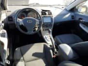 ✅ 2010 Toyota Corolla LE • VIN: 2T1BU4EE7AC499945 • Lot: 92505935. Wystawiony na Copart z przebiegiem 184 791 mil. Bezpłatny archiwum sprzedaży aukcyjnych z USA i szczegółowy raport historii pojazdu na DreamBid. Zdjęcie 8.