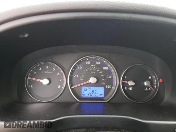 ✅ 2012 Hyundai Santa Fe GLS • VIN: 5XYZG3ABXCG122674 • Lot: 85515604. Listed on Copart with 176,634 mi. Free auction sales archive from the USA and detailed vehicle history report at DreamBid. Image 9.