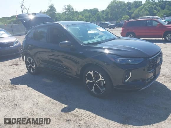 ✅ 2023 Ford Escape ST-Line Elite • VIN: 1FMCU9PA9PUA78182 • Lot: 42379516. Wystawiony na IAAI z przebiegiem 8 053 mil. Bezpłatny archiwum sprzedaży aukcyjnych z USA i szczegółowy raport historii pojazdu na DreamBid. Zdjęcie 1.