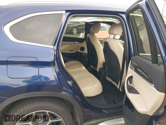 ✅ 2018 BMW X1 xDrive28i • VIN: WBXHT3C34J5L32631 • Lot: 43645992. Listed on IAAI with 37,512 mi. Free auction sales archive from the USA and detailed vehicle history report at DreamBid. Image 8.