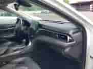 2022 Toyota Camry SE z VIN 4T1T11AK3NU066747, wystawiony jako IAAI lot #42347249 z przebiegiem 112 765 mil mil oraz . Historia ofert i sprzedaży dostępna na DreamBid. Obrazek 5.