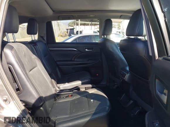 ✅ 2015 Toyota Highlander Limited • VIN: 5TDDKRFH0FS122165 • Lot: 43090012. Listed on IAAI with 108,302 mi. Free auction sales archive from the USA and detailed vehicle history report at DreamBid. Image 8.