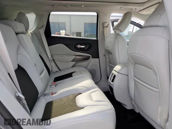 ✅ 2020 Jeep Cherokee Altitude • VIN: 1C4PJLLB5LD556151 • Lot: 57028495. Listed on Copart with 5,573 mi. Free auction sales archive from the USA and detailed vehicle history report at DreamBid. Image 11.