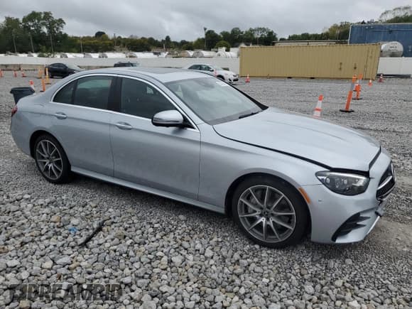 ✅ 2023 Mercedes-Benz E 350 • VIN: W1KZF8EB9PB139997 • Lot: 85758545. Wystawiony na Copart z przebiegiem 3 066 mil. Bezpłatny archiwum sprzedaży aukcyjnych z USA i szczegółowy raport historii pojazdu na DreamBid. Zdjęcie 4.