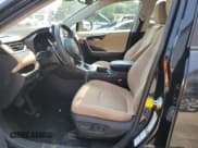 ✅ 2021 Toyota RAV4 XLE • VIN: 2T3P1RFV4MW160306 • Lot: 60722055. Wystawiony na Copart z przebiegiem 62 620 mil. Bezpłatny archiwum sprzedaży aukcyjnych z USA i szczegółowy raport historii pojazdu na DreamBid. Zdjęcie 7.