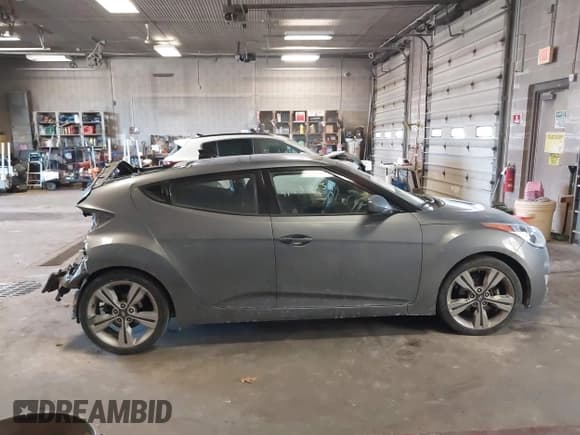 ✅ 2017 Hyundai Veloster • VIN: KMHTC6AD7HU321025 • Lot: 41432334. Wystawiony na IAAI z przebiegiem 88 647 mil. Bezpłatny archiwum sprzedaży aukcyjnych z USA i szczegółowy raport historii pojazdu na DreamBid. Zdjęcie 14.