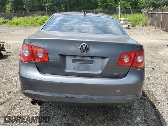 ✅ 2006 Volkswagen Jetta 2.5L • VIN: 3VWSG71K86M702762 • Лот: 62670975. Опубликован ранее на Copart с пробегом Не указан. Бесплатный доступ к архиву аукционных продаж из США и подробный отчёт об истории автомобиля на DreamBid. Изображение 6.