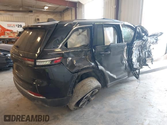 ✅ 2022 Jeep Grand Cherokee • VIN: 1C4RJYB63N8721023 • Lot: 42327185. Listed on IAAI with Not provided. Free auction sales archive from the USA and detailed vehicle history report at DreamBid. Image 4.