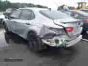 2022 Toyota Camry SE z VIN 4T1T11AK1NU064964, wystawiony jako IAAI lot #42921035 z przebiegiem 107 000 mil mil oraz . Historia ofert i sprzedaży dostępna na DreamBid. Obrazek 3.