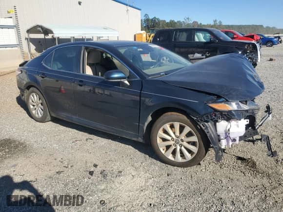 2020 Toyota Camry LE with VIN 4T1C11AK8LU995202, listed as a Copart auction lot 86409875 with 51,803 mi miles and Clean title. Bid and sale history available at DreamBid. Image 4.