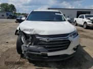 ✅ 2021 Chevrolet Traverse LT • VIN: 1GNERHKW4MJ265801 • Lot: 68318865. Wystawiony na Copart z przebiegiem 53 239 mil. Bezpłatny archiwum sprzedaży aukcyjnych z USA i szczegółowy raport historii pojazdu na DreamBid. Zdjęcie 5.