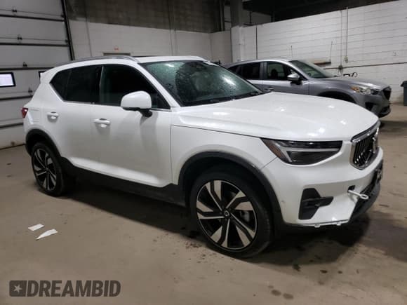 ✅ 2024 Volvo XC40 Plus Bright Theme • VIN: YV4L12UE7R2262639 • Лот: 93343875. Опубликован ранее на Copart с пробегом 9 325 миль. Бесплатный доступ к архиву аукционных продаж из США и подробный отчёт об истории автомобиля на DreamBid. Изображение 4.