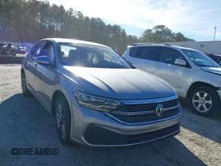 ✅ 2024 Volkswagen Jetta SE • VIN: 3VWEM7BU2RM049744 • Lot: 43810031. Wystawiony na IAAI z przebiegiem 29 106 mil. Bezpłatny archiwum sprzedaży aukcyjnych z USA i szczegółowy raport historii pojazdu na DreamBid. Zdjęcie 1.