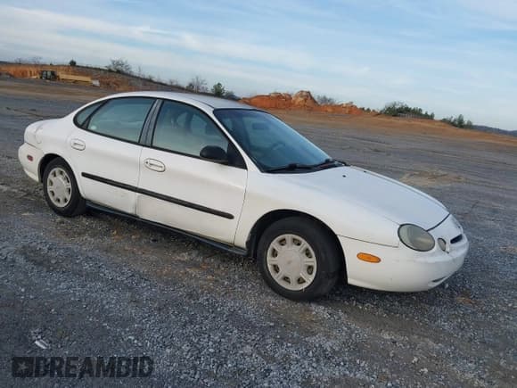 ✅ 1996 Ford Taurus G • VIN: 1FALP51U1TA243702 • Lot: 43843121. Wystawiony na IAAI z przebiegiem 132 222 mil. Bezpłatny archiwum sprzedaży aukcyjnych z USA i szczegółowy raport historii pojazdu na DreamBid. Zdjęcie 1.