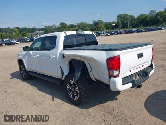 ✅ 2017 Toyota Tacoma SR5 • VIN: 3TMCZ5AN8HM092879 • Lot: 43062130. Listed on IAAI with 88,083 mi. Free auction sales archive from the USA and detailed vehicle history report at DreamBid. Image 3.
