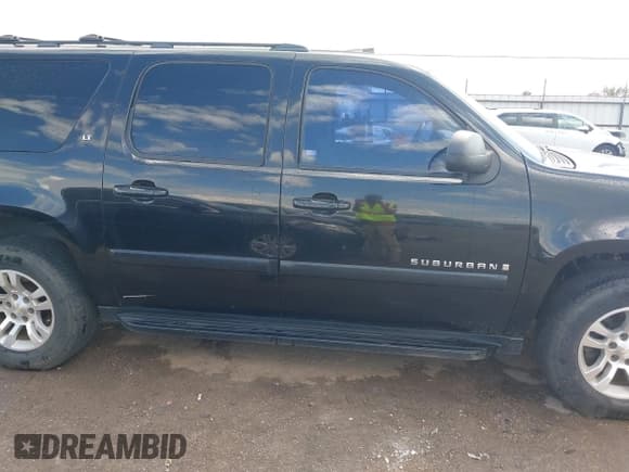 ✅ 2008 Chevrolet Suburban LTZ • VIN: 1GNFC160X8R252335 • Lot: 43109812. Wystawiony na IAAI z przebiegiem 324 571 mil. Bezpłatny archiwum sprzedaży aukcyjnych z USA i szczegółowy raport historii pojazdu na DreamBid. Zdjęcie 13.