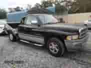 1997 Dodge 1500 z VIN 3B7HC13Y0VG727675, wystawiony jako Copart lot #77764714 z przebiegiem 80 497 mil mil oraz Szkoda całkowita • Salvage title. Historia ofert i sprzedaży dostępna na DreamBid. Obrazek 4.