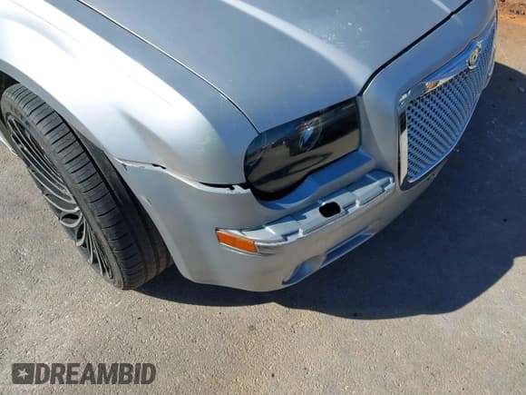 ✅ 2006 Chrysler 300 C • VIN: 2C3KA63HX6H396635 • Лот: 43472271. Опубликован ранее на IAAI с пробегом 169 581 миль. Бесплатный доступ к архиву аукционных продаж из США и подробный отчёт об истории автомобиля на DreamBid. Изображение 6.