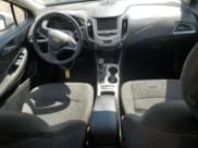 ✅ 2017 Chevrolet Cruze LS • VIN: 1G1BC5SM1H7135884 • Лот: 70741345. Опубликован ранее на Copart с пробегом 157 188 миль. Бесплатный доступ к архиву аукционных продаж из США и подробный отчёт об истории автомобиля на DreamBid. Изображение 8.