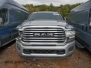 ✅ 2023 Ram 3500 Longhorn • VIN: 3C63R3NL7PG510172 • Lot: 85649555. Wystawiony na Copart z przebiegiem 59 363 mil. Bezpłatny archiwum sprzedaży aukcyjnych z USA i szczegółowy raport historii pojazdu na DreamBid. Zdjęcie 5.