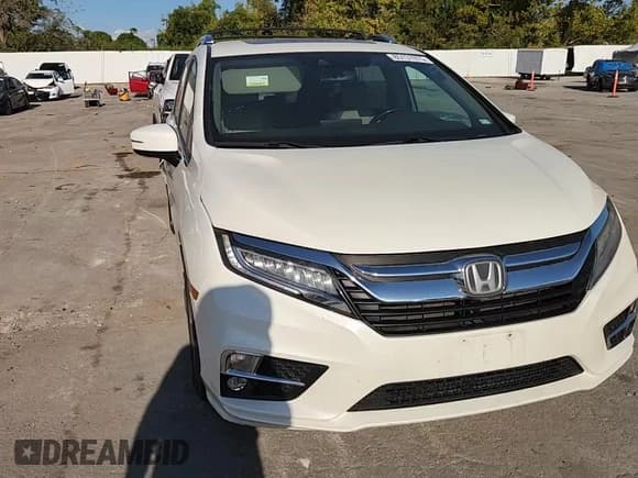 ✅ 2018 Honda Odyssey Touring • VIN: 5FNRL6H88JB027123 • Lot: 85131975. Wystawiony na Copart z przebiegiem 116 711 mil. Bezpłatny archiwum sprzedaży aukcyjnych z USA i szczegółowy raport historii pojazdu na DreamBid. Zdjęcie 14.