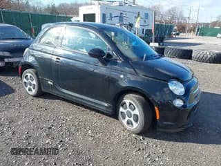 ✅ 2015 FIAT 500e • VIN: 3C3CFFGE6FT555471 • Lot: 41573855. Wystawiony na IAAI z przebiegiem Nie podano. Bezpłatny archiwum sprzedaży aukcyjnych z USA i szczegółowy raport historii pojazdu na DreamBid. Zdjęcie 1.