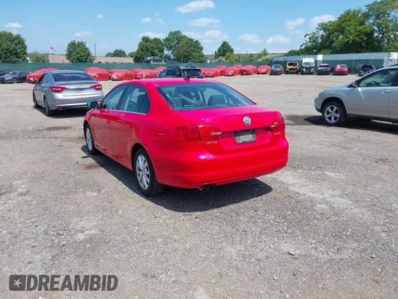 ✅ 2013 Volkswagen Jetta SE • VIN: 3VWDP7AJ9DM448802 • Lot: 42860616. Wystawiony na IAAI z przebiegiem Nie podano. Bezpłatny archiwum sprzedaży aukcyjnych z USA i szczegółowy raport historii pojazdu na DreamBid. Zdjęcie 3.