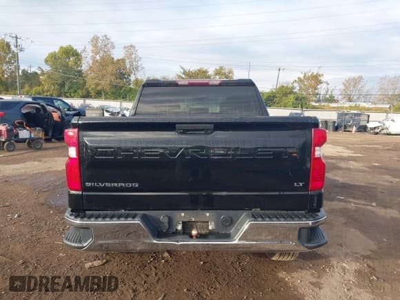 ✅ 2019 Chevrolet Silverado 1500 LT • VIN: 3GCPYDEK3KG127008 • Lot: 43543814. Listed on IAAI with 141,974 mi. Free auction sales archive from the USA and detailed vehicle history report at DreamBid. Image 17.