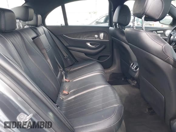 ✅ 2018 Mercedes-Benz E 300 • VIN: WDDZF4JBXJA338570 • Лот: 43704905. Опубликован ранее на IAAI с пробегом Не указан. Бесплатный доступ к архиву аукционных продаж из США и подробный отчёт об истории автомобиля на DreamBid. Изображение 8.