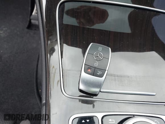 ✅ 2019 Mercedes-Benz C 43 AMG • VIN: WDDWJ6EB8KF829165 • Lot: 43043230. Listed on IAAI with 97,501 mi. Free auction sales archive from the USA and detailed vehicle history report at DreamBid. Image 11.