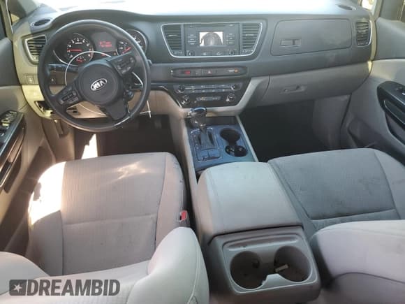 ✅ 2017 Kia Sedona LX • VIN: KNDMB5C1XH6231641 • Лот: 82700535. Опубликован ранее на Copart с пробегом 59 647 миль. Бесплатный доступ к архиву аукционных продаж из США и подробный отчёт об истории автомобиля на DreamBid. Изображение 8.