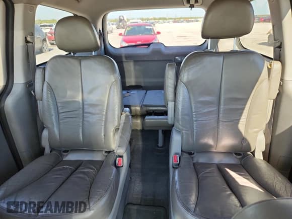 ✅ 2014 Kia Sedona EX • VIN: KNDMH4C71E6553397 • Лот: 82726335. Опубликован ранее на Copart с пробегом 425 364 миль. Бесплатный доступ к архиву аукционных продаж из США и подробный отчёт об истории автомобиля на DreamBid. Изображение 10.