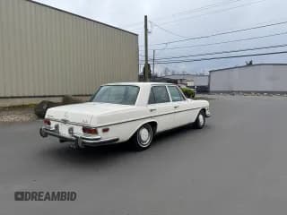 ✅ 1972 Mercedes-Benz 280 • VIN: 10806712008789 • Лот: 50106295. Опубликован ранее на Copart с пробегом 32 120 миль. Бесплатный доступ к архиву аукционных продаж из США и подробный отчёт об истории автомобиля на DreamBid. Изображение 4.