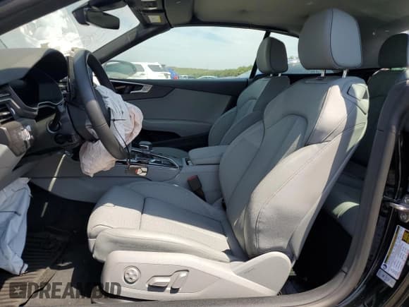 ✅ 2024 Audi A5 Cabriolet S line Prestige • VIN: WAU5AGF51RN001301 • Lot: 59573084. Wystawiony na Copart z przebiegiem 6 459 mil. Bezpłatny archiwum sprzedaży aukcyjnych z USA i szczegółowy raport historii pojazdu na DreamBid. Zdjęcie 7.