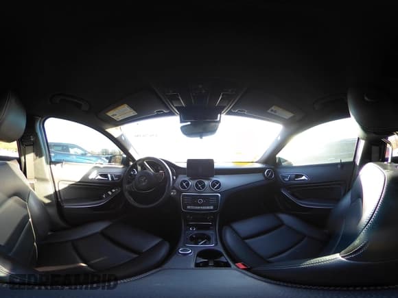 ✅ 2018 Mercedes-Benz GLA 250 • VIN: WDCTG4EB5JJ476132 • Lot: 43676386. Wystawiony na IAAI z przebiegiem 51 346 mil. Bezpłatny archiwum sprzedaży aukcyjnych z USA i szczegółowy raport historii pojazdu na DreamBid. Zdjęcie 20.