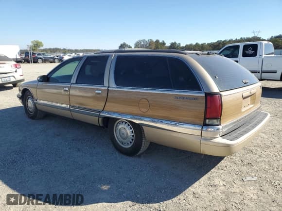 ✅ 1996 Buick Roadmaster Estate Collectors Edition • VIN: 1G4BR82P9TR419337 • Лот: 74254334. Опубликован ранее на Copart с пробегом 186 184 миль. Бесплатный доступ к архиву аукционных продаж из США и подробный отчёт об истории автомобиля на DreamBid. Изображение 2.