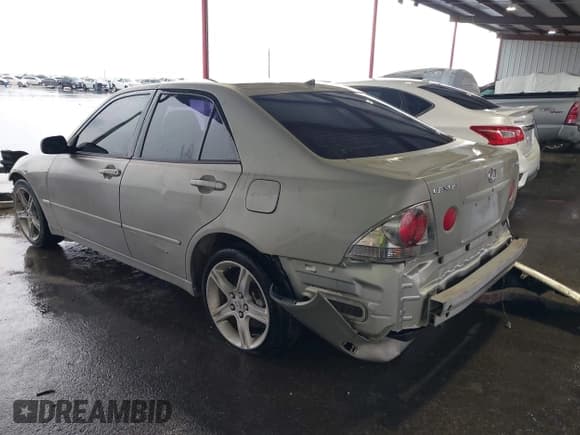 ✅ 2001 Lexus IS 300/350 • VIN: JTHBD182510011973 • Lot: 43040080. Listed on IAAI with 270,557 mi. Free auction sales archive from the USA and detailed vehicle history report at DreamBid. Image 3.