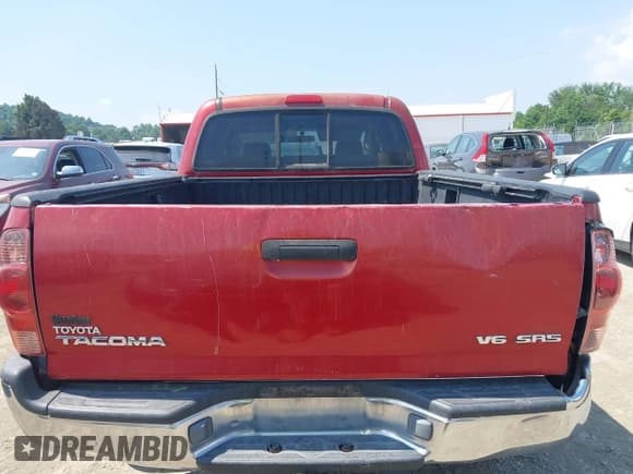 ✅ 2005 Toyota Tacoma • VIN: 5TEMU52N85Z032729 • Lot: 42604370. Listed on IAAI with 183,871 mi. Free auction sales archive from the USA and detailed vehicle history report at DreamBid. Image 16.