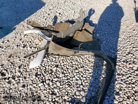 ✅ 2004 Chevrolet Silverado 2500HD LS • VIN: 1GCHC29U64E103301 • Lot: 90979245. Wystawiony na Copart z przebiegiem Nie podano. Bezpłatny archiwum sprzedaży aukcyjnych z USA i szczegółowy raport historii pojazdu na DreamBid. Zdjęcie 12.