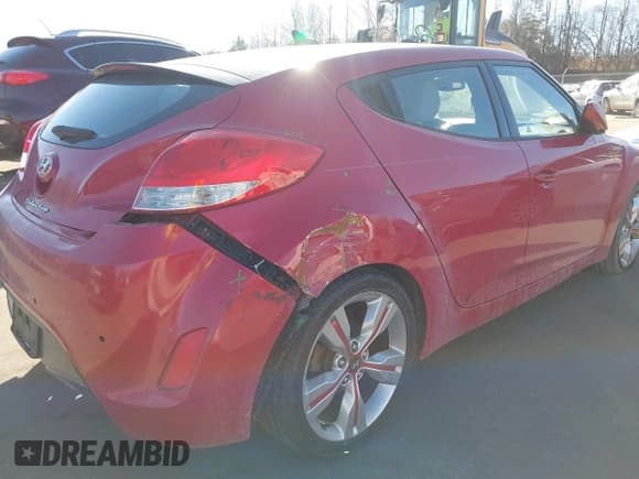 ✅ 2013 Hyundai Veloster w/Black Int • VIN: KMHTC6AD3DU146038 • Lot: 41433673. Wystawiony na IAAI z przebiegiem 173 283 mil. Bezpłatny archiwum sprzedaży aukcyjnych z USA i szczegółowy raport historii pojazdu na DreamBid. Zdjęcie 6.