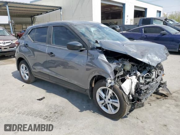 ✅ 2025 Nissan Kicks Play S • VIN: 3N1CP5BVXSL475906 • Lot: 58469265. Wystawiony na Copart z przebiegiem 940 mil. Bezpłatny archiwum sprzedaży aukcyjnych z USA i szczegółowy raport historii pojazdu na DreamBid. Zdjęcie 4.