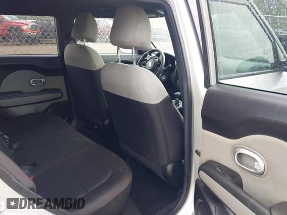 ✅ 2019 Kia Soul • VIN: KNDJN2A25K7020370 • Lot: 42709559. Wystawiony na IAAI z przebiegiem 110 391 mil. Bezpłatny archiwum sprzedaży aukcyjnych z USA i szczegółowy raport historii pojazdu na DreamBid. Zdjęcie 8.