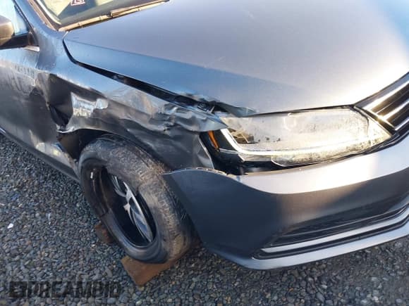 ✅ 2017 Volkswagen Jetta SE • VIN: 3VWDB7AJ2HM242998 • Lot: 43436133. Wystawiony na IAAI z przebiegiem 103 735 mil. Bezpłatny archiwum sprzedaży aukcyjnych z USA i szczegółowy raport historii pojazdu na DreamBid. Zdjęcie 6.