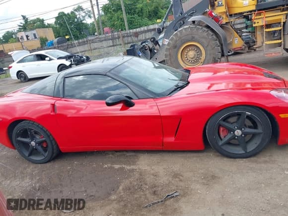 ✅ 2012 Chevrolet Corvette 1LT • VIN: 1G1YA2DW5C5108754 • Lot: 42830016. Listed on IAAI with 32,522 mi. Free auction sales archive from the USA and detailed vehicle history report at DreamBid. Image 13.
